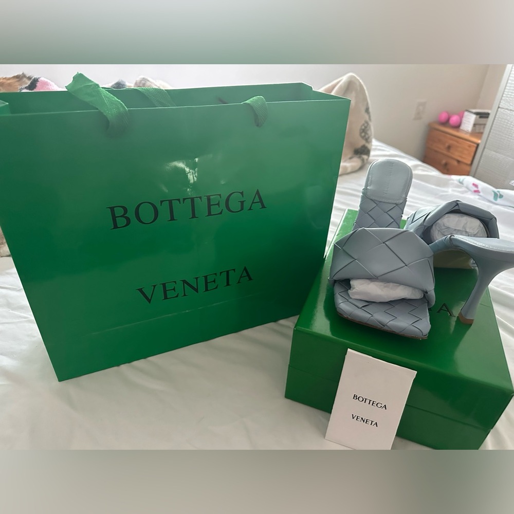 Bottega Veneta Pale Blue Lido Sandals Size 8 US /41EU